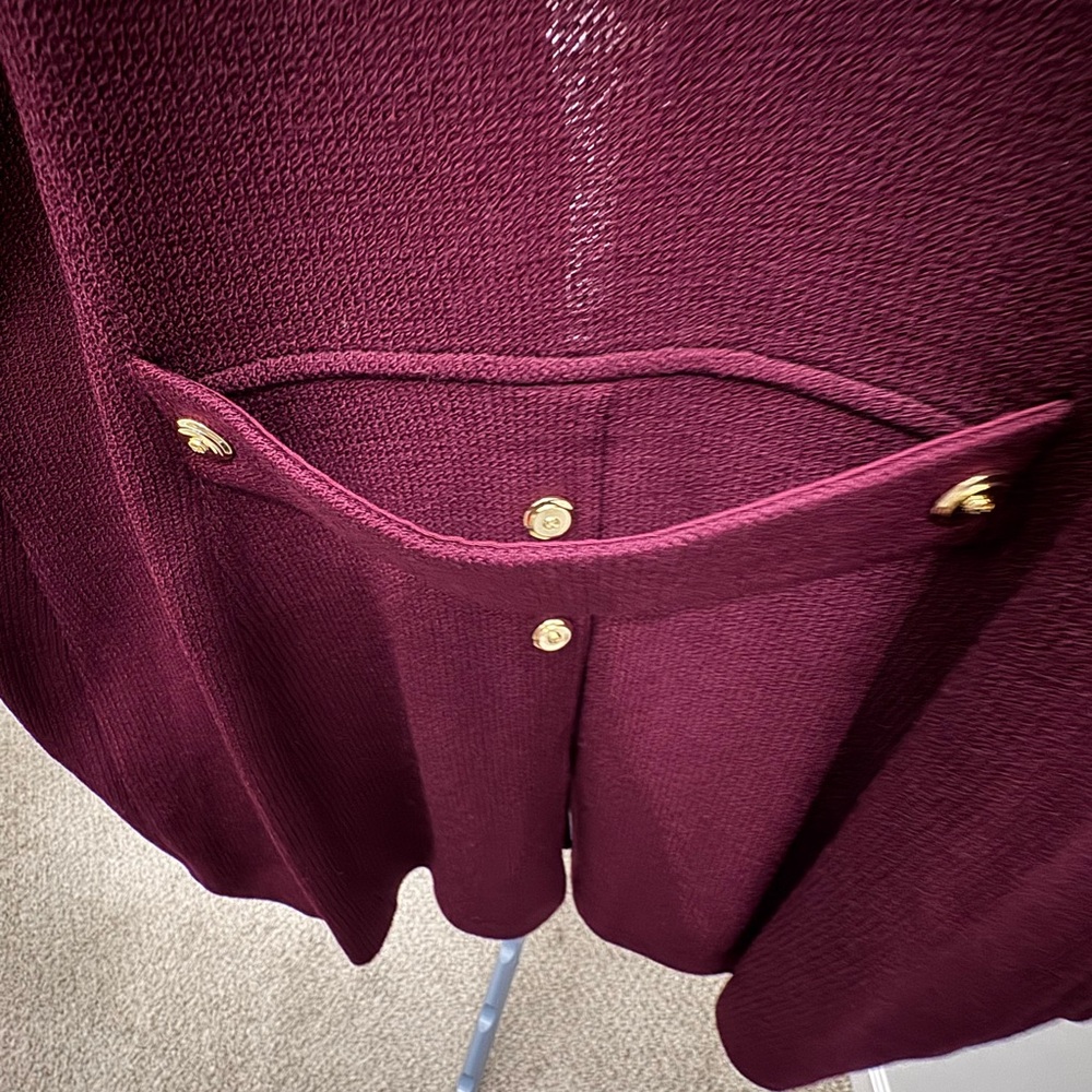 St. John Collection by Marie Gray burgundy knit blazer w/gold-tone brooch Sz 12 - Picture 6 of 7